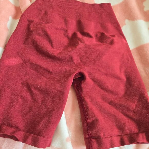 Alphalete Amplify Biker shorts XS OG material - Picture 2 of 3